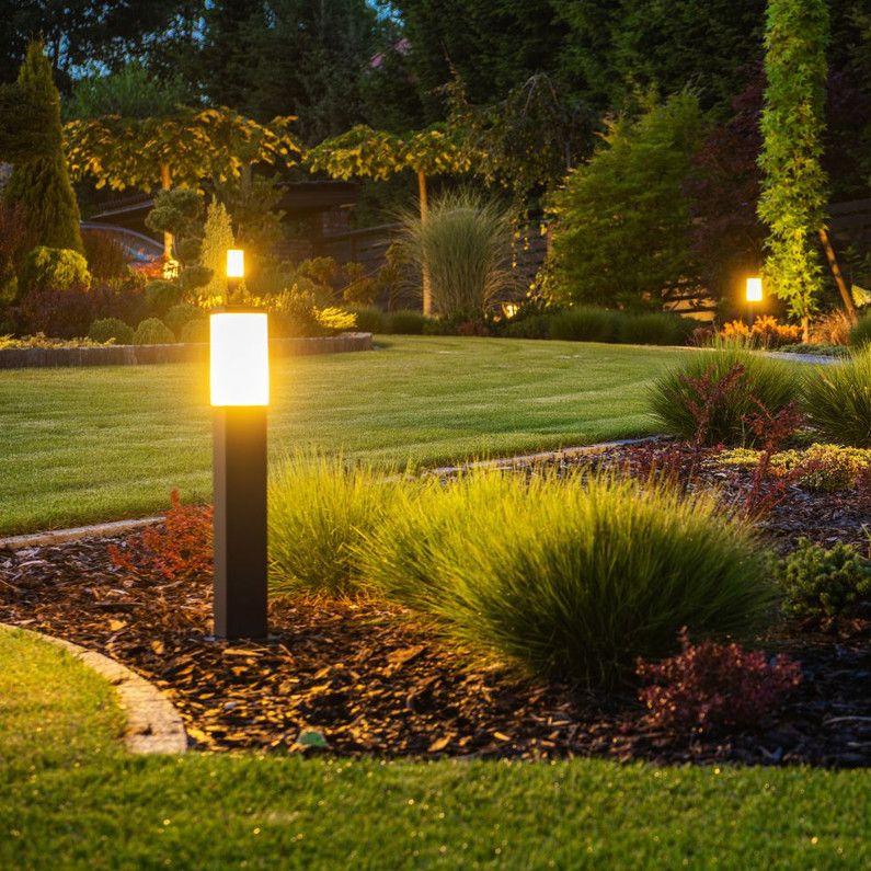 Low-voltage path lighting